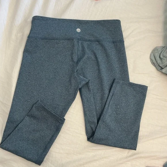 REI Co-Op Blue Crop Leggings Size Medium Stretch Active Yoga Pants Mid Rise - Picture 2 of 8